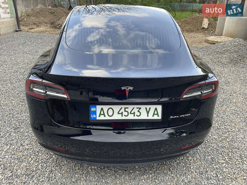 Седан Tesla Model 3 2020 в Ужгороді
