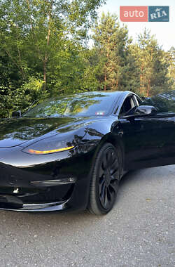 Седан Tesla Model 3 2023 в 