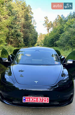 Седан Tesla Model 3 2023 в 