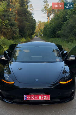 Седан Tesla Model 3 2023 в 
