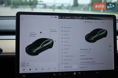 Седан Tesla Model 3 2020 в 
