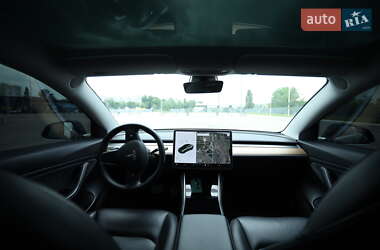 Седан Tesla Model 3 2020 в 