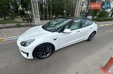 Седан Tesla Model 3 2022 в 