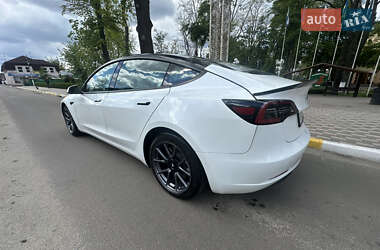 Седан Tesla Model 3 2022 в 