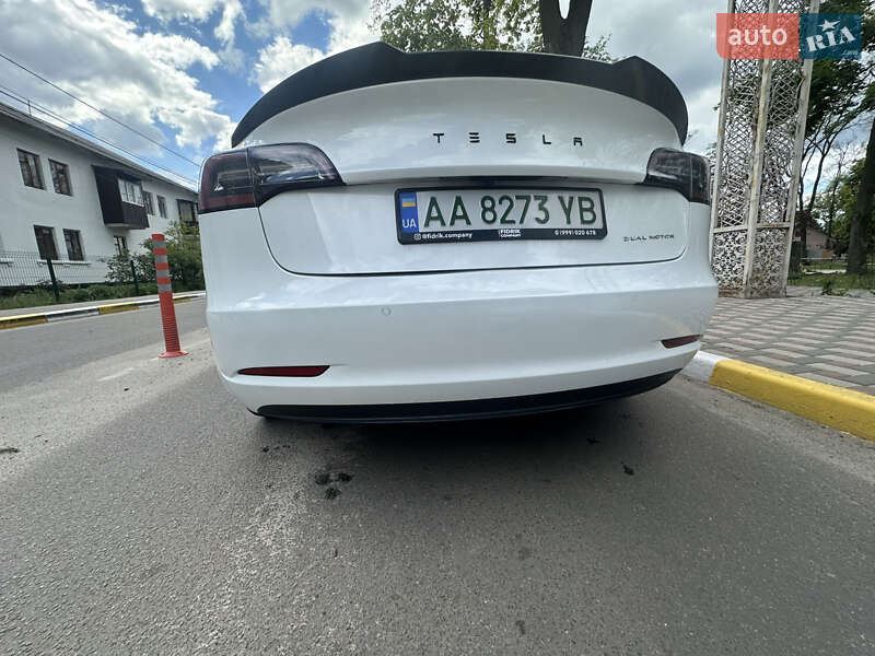 Седан Tesla Model 3 2022 в Киеве