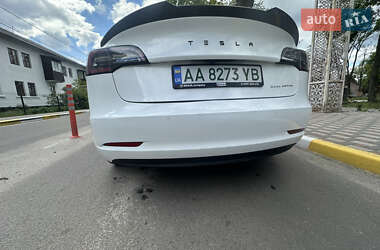 Седан Tesla Model 3 2022 в 