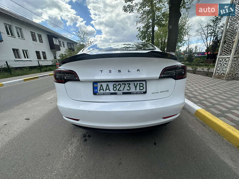 Седан Tesla Model 3 2022 в Киеве