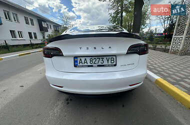 Седан Tesla Model 3 2022 в 