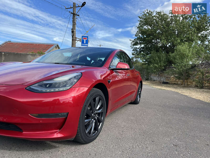 Седан Tesla Model 3 2019 в Одессе