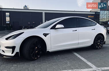 Седан Tesla Model 3 2022 в 