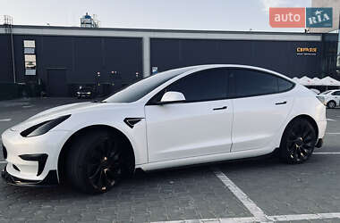 Седан Tesla Model 3 2022 в 