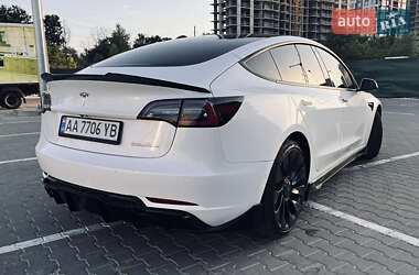 Седан Tesla Model 3 2022 в 
