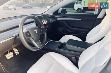 Седан Tesla Model 3 2022 в 