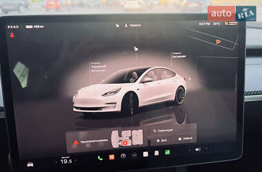 Седан Tesla Model 3 2022 в 