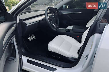 Седан Tesla Model 3 2022 в 