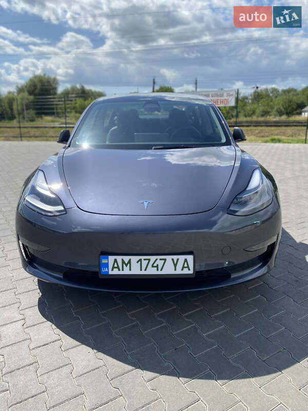 Седан Tesla Model 3 2022 в Звягелі