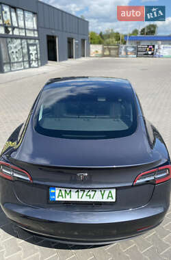 Седан Tesla Model 3 2022 в 