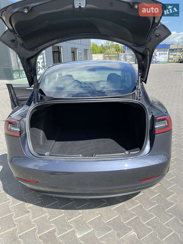 Седан Tesla Model 3 2022 в Звягелі