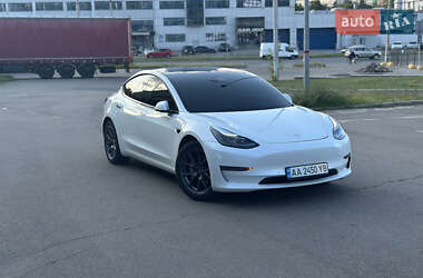 Седан Tesla Model 3 2021 в Киеве
