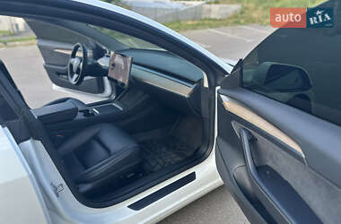Седан Tesla Model 3 2021 в 