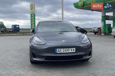 Седан Tesla Model 3 2022 в 