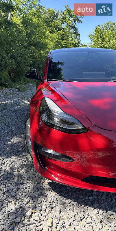 Седан Tesla Model 3 2022 в Чернівцях