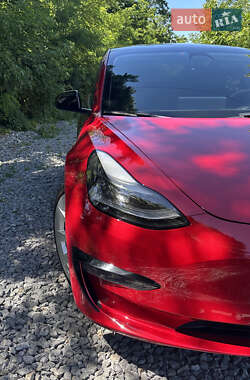 Седан Tesla Model 3 2022 в 