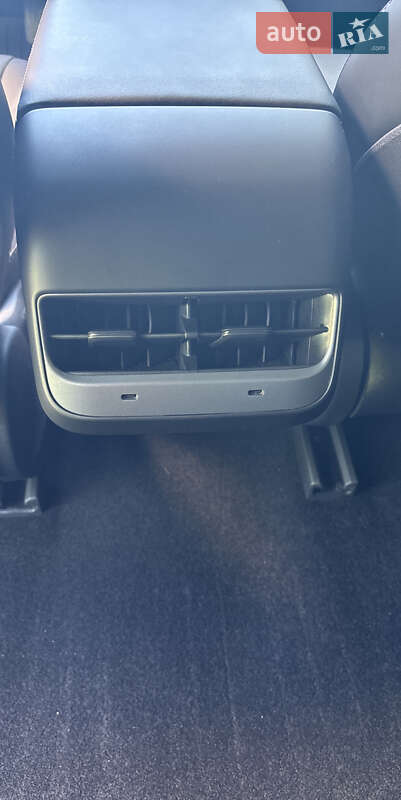 Седан Tesla Model 3 2022 в Чернівцях