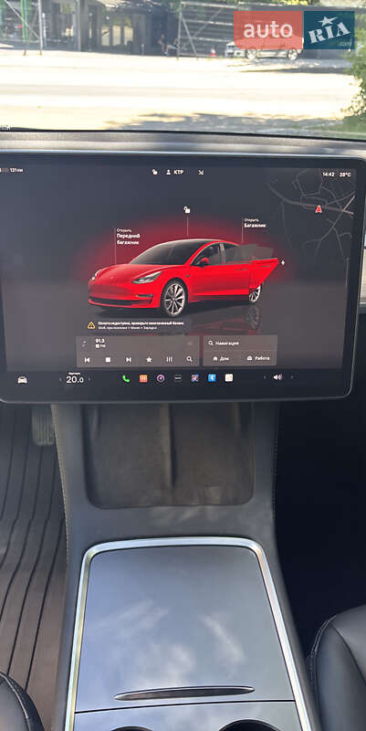 Седан Tesla Model 3 2022 в Чернівцях