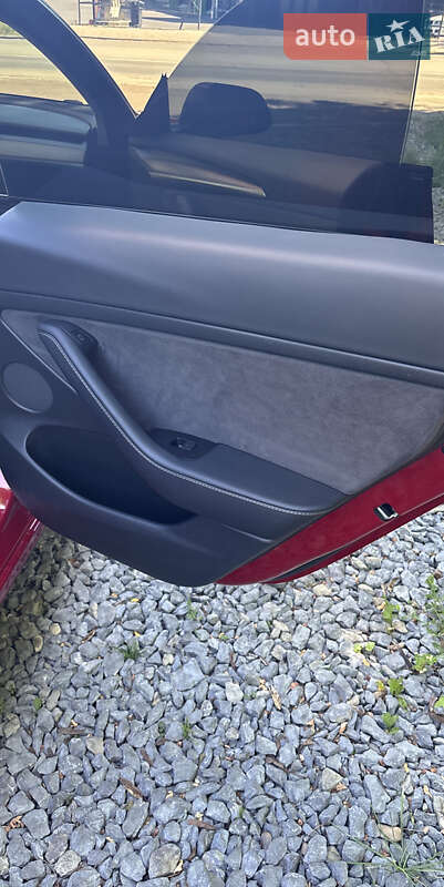 Седан Tesla Model 3 2022 в Чернівцях