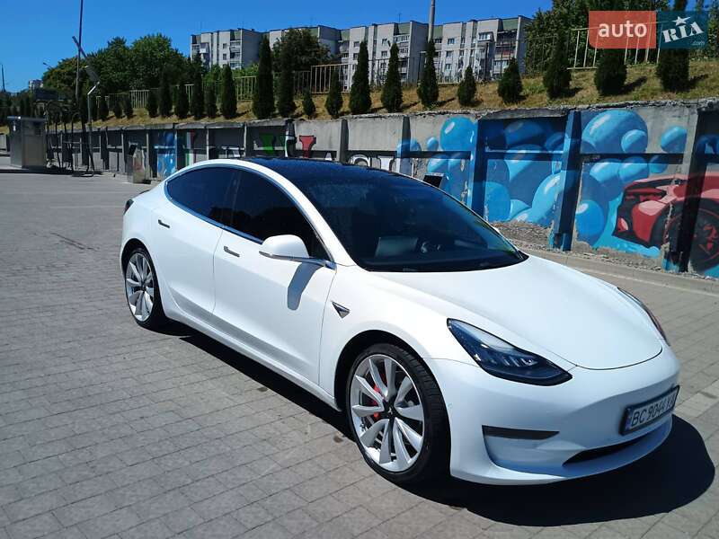 Седан Tesla Model 3 2019 в Самборі