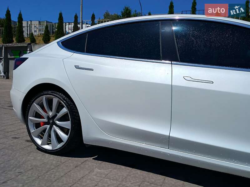 Седан Tesla Model 3 2019 в Самборі