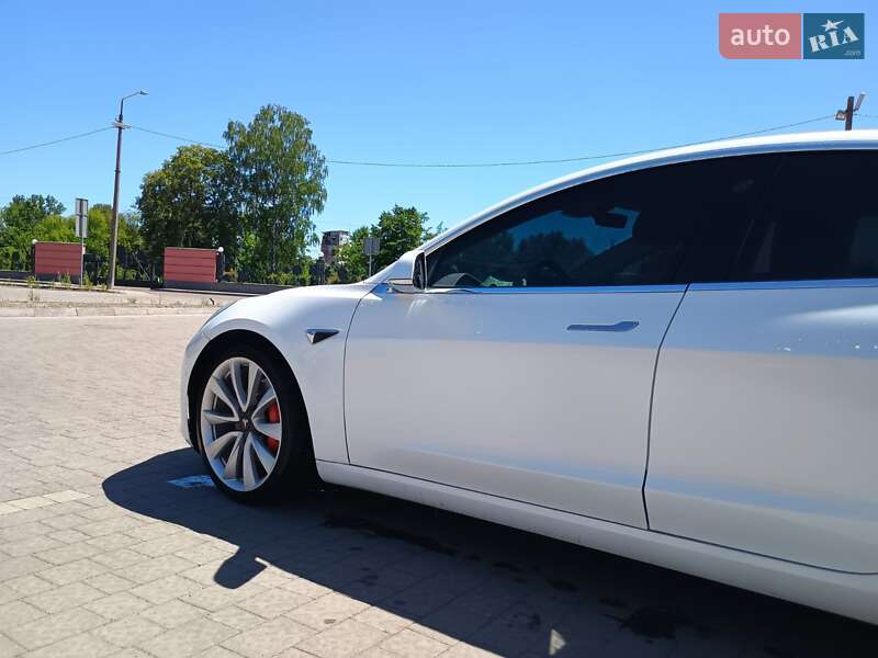 Седан Tesla Model 3 2019 в Самборі