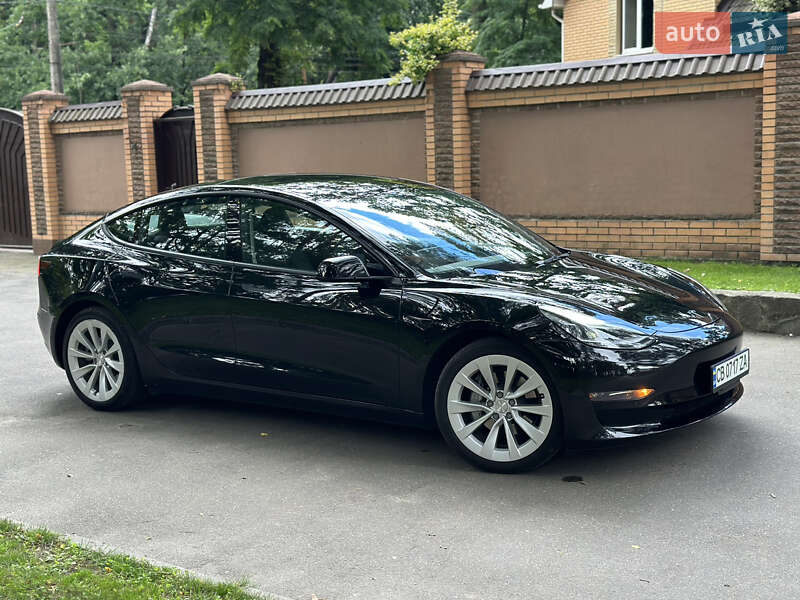 Седан Tesla Model 3 2022 в Чернигове