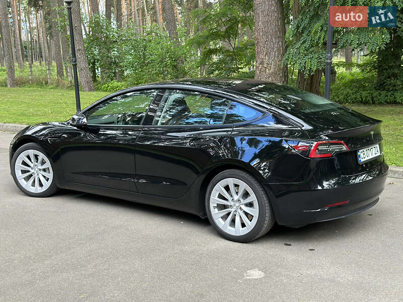 Седан Tesla Model 3 2022 в Чернигове