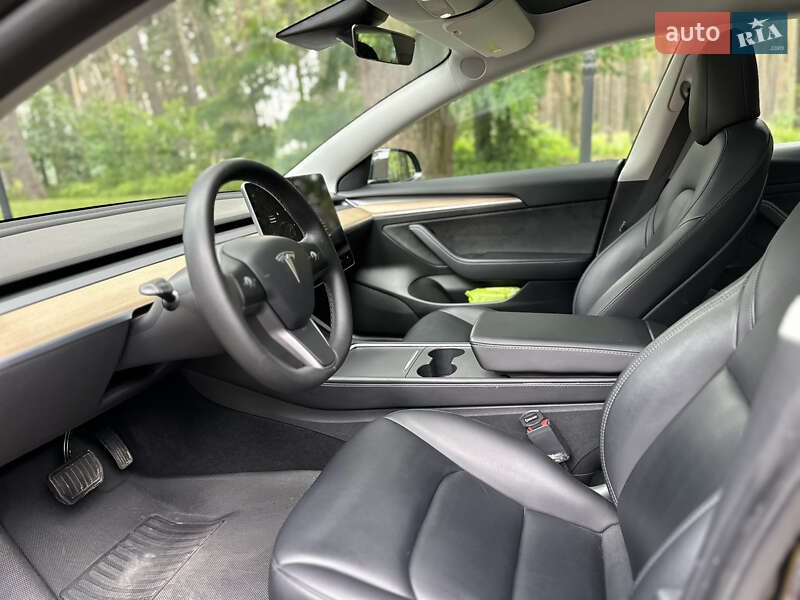 Седан Tesla Model 3 2022 в Чернигове
