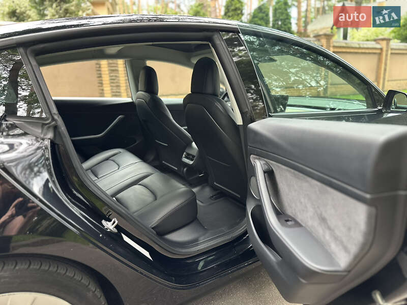 Седан Tesla Model 3 2022 в Чернигове