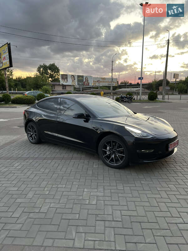 Седан Tesla Model 3 2019 в Ківерцях