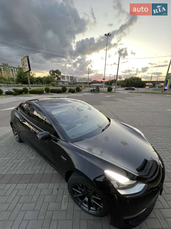 Седан Tesla Model 3 2019 в Ківерцях