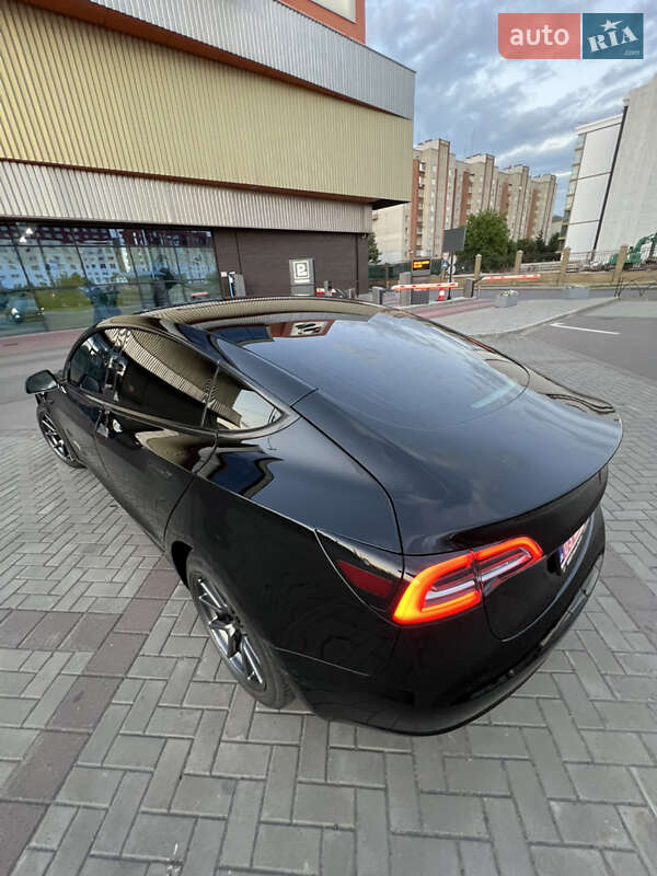 Седан Tesla Model 3 2019 в Ківерцях