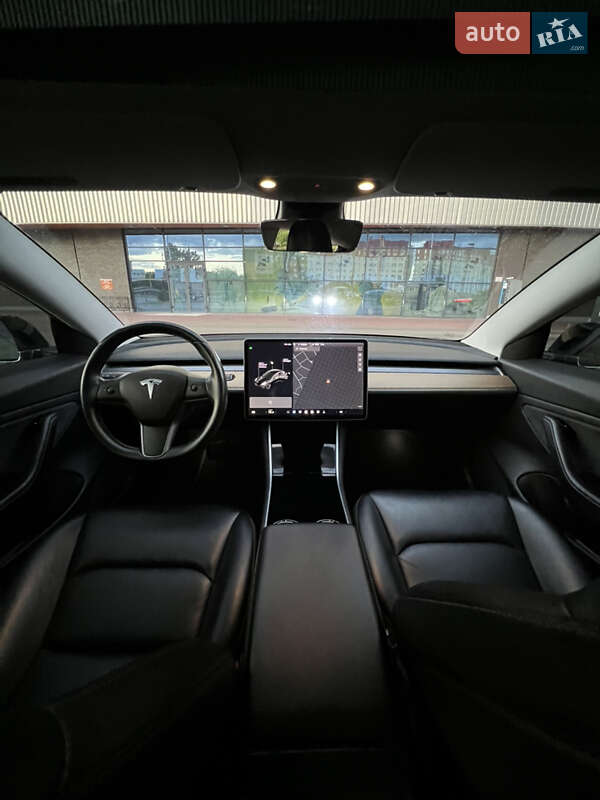 Седан Tesla Model 3 2019 в Ківерцях