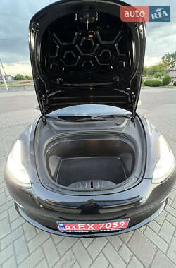 Седан Tesla Model 3 2019 в 