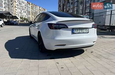 Седан Tesla Model 3 2021 в 