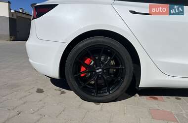 Седан Tesla Model 3 2021 в 