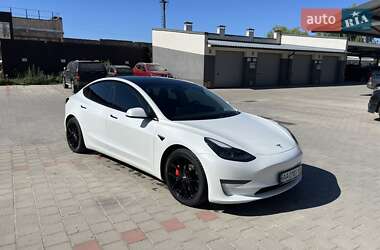 Седан Tesla Model 3 2021 в 