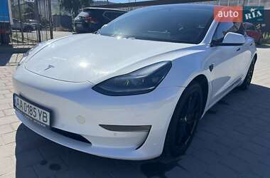 Седан Tesla Model 3 2021 в 