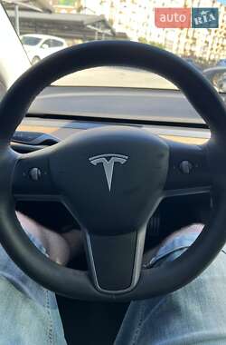 Седан Tesla Model 3 2021 в 