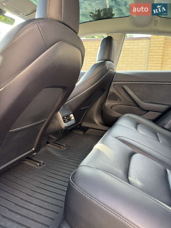 Седан Tesla Model 3 2020 в Киеве