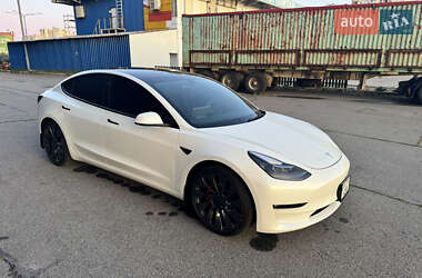 Седан Tesla Model 3 2023 в 