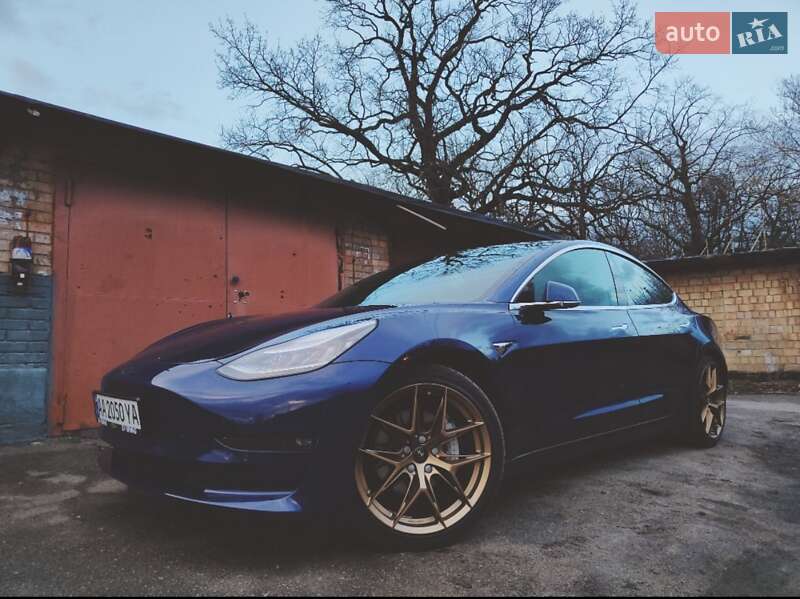 Седан Tesla Model 3 2019 в Киеве